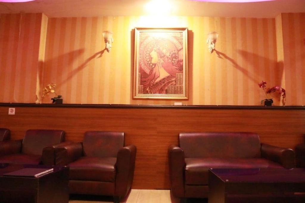 California Hotel Jakarta Exterior photo
