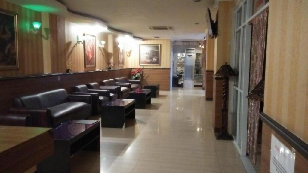 California Hotel Jakarta Exterior photo
