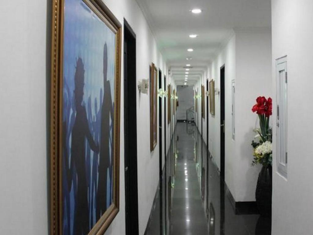 California Hotel Jakarta Exterior photo