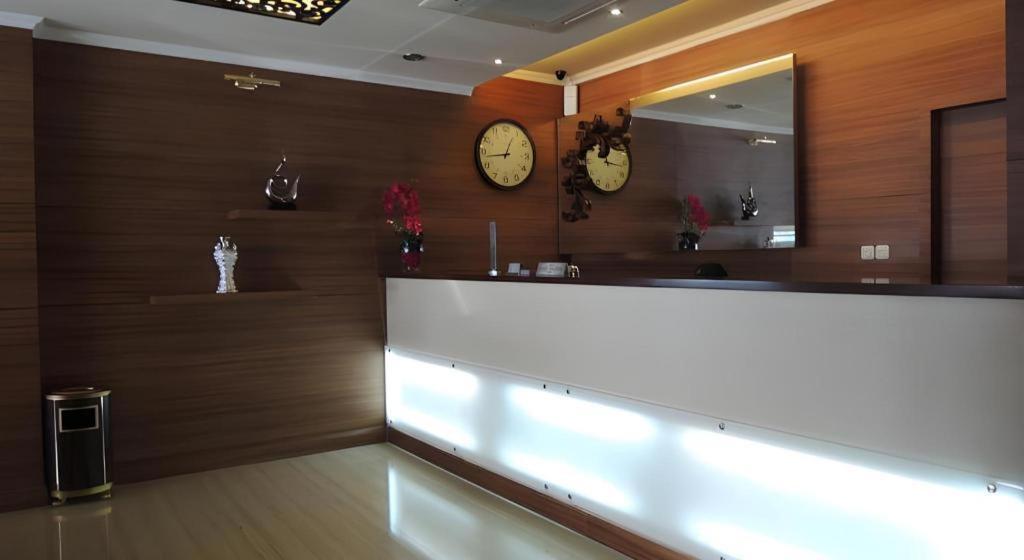 California Hotel Jakarta Exterior photo