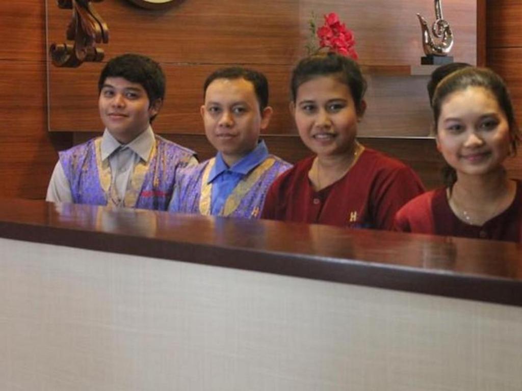 California Hotel Jakarta Exterior photo