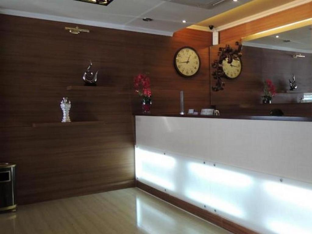 California Hotel Jakarta Exterior photo
