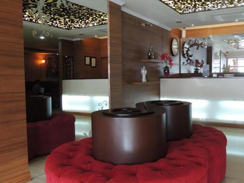 California Hotel Jakarta Exterior photo