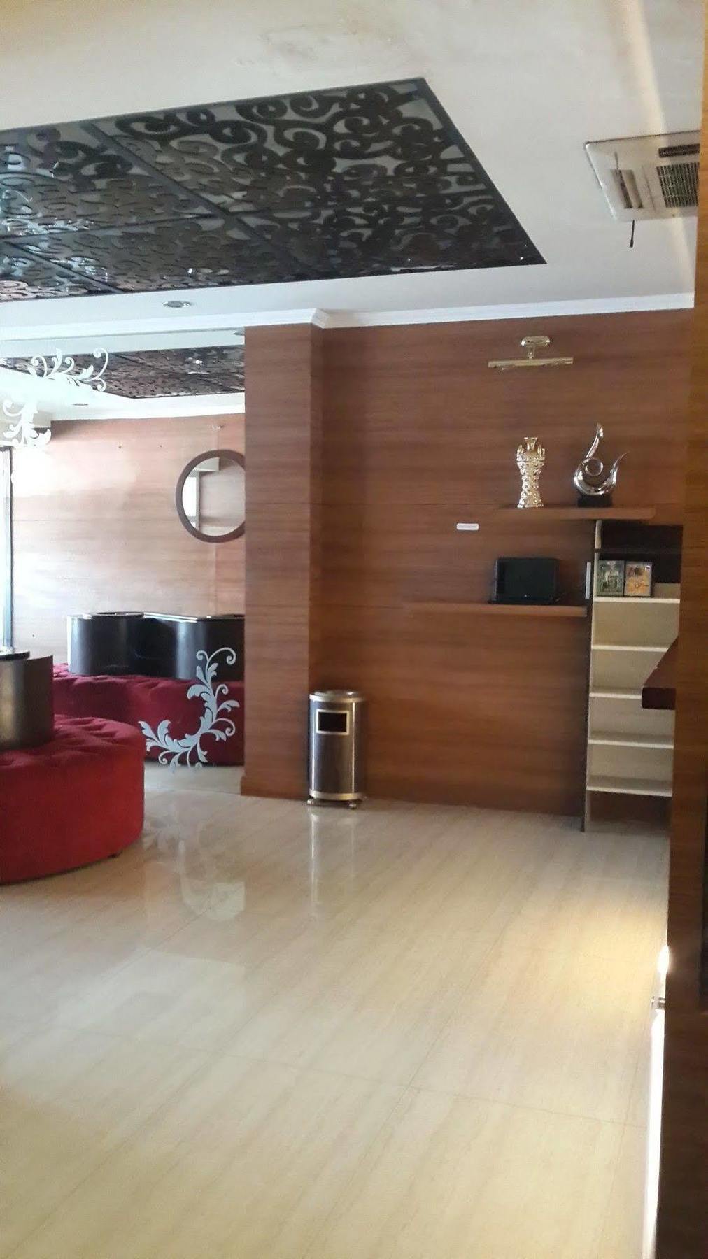 California Hotel Jakarta Exterior photo